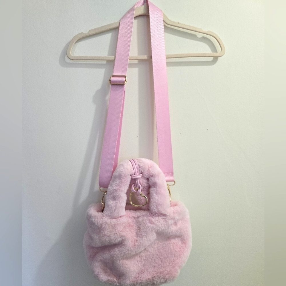 ☆ Icing Pink and Gold Shoulder Bag with Plush Texture and Rounded Shape - Picture 13 of 15